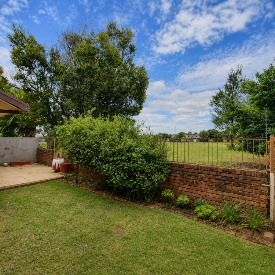2 Bedroom Property for Sale in Langenhovenpark Free State